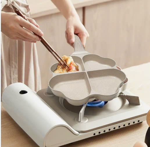 Chảo Chống Dính Hình Trái Tim 4 Ngăn