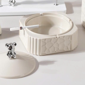 GẠT TÀN THUỐC HÌNH GẤU TRẮNG CÓ NẮP ĐẬY